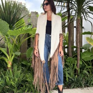 Poncho beige con flecos